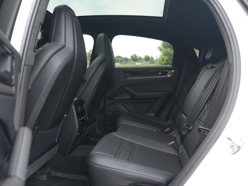Certified 2026 Porsche Cayenne GTS AWD/4WD image 25