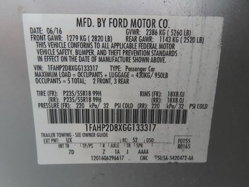 Used 2016 Ford Taurus SE FWD image 25