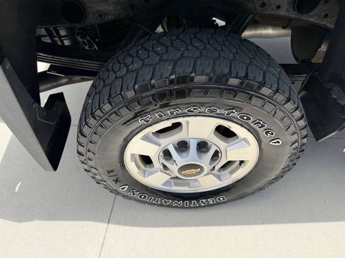 Used 2019 Chevrolet Silverado 2500 LT AWD/4WD image 12