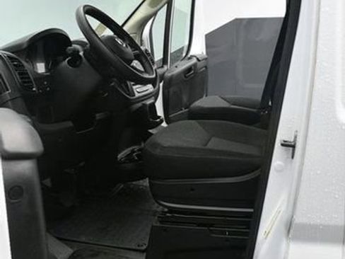 Used 2025 RAM ProMaster 2500 w/ Convenience Group image 14