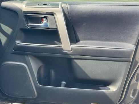 Used 2016 Toyota 4Runner SR5 AWD/4WD image 23