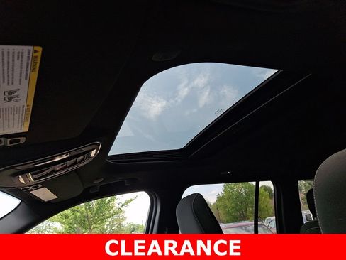 Used 2025 Jeep Grand Cherokee Laredo X w/ Luxury Tech Group I AWD/4WD image 15