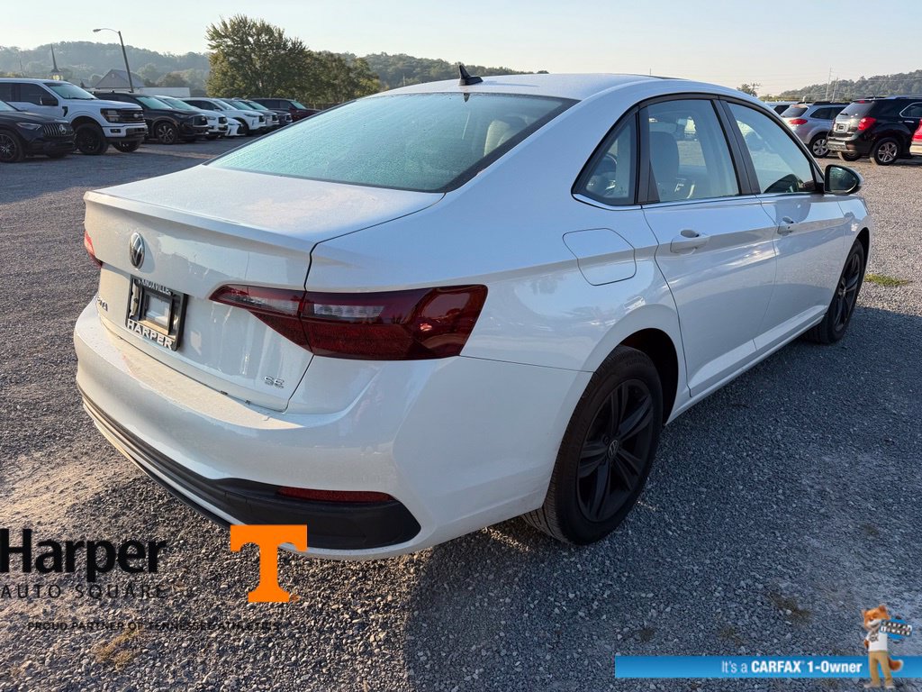 Used 2024 Volkswagen Jetta SE w/ Panoramic Sunroof Package FWD image 5