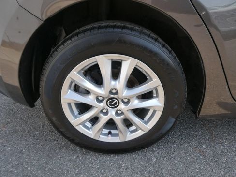Used 2016 MAZDA MAZDA3 i Sport w/ Preferred Equipment Package FWD image 31