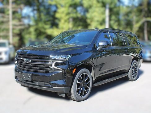 Used 2022 Chevrolet Suburban RST image 3