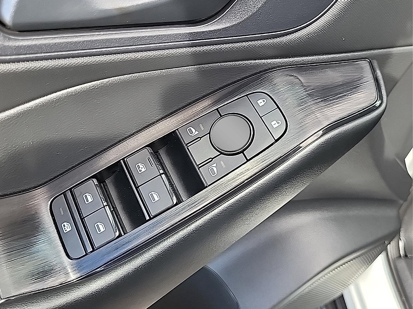 Used 2024 Nissan Rogue S AWD/4WD image 13