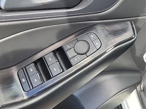 Used 2024 Nissan Rogue S AWD/4WD image 13