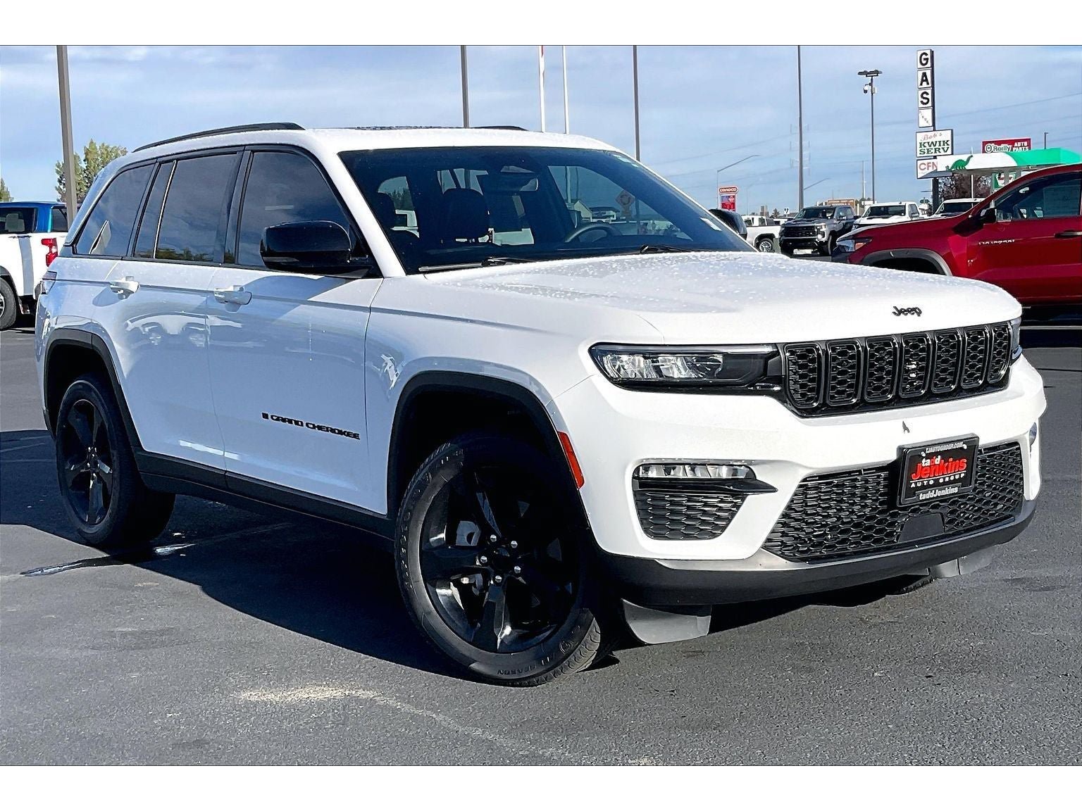 Used 2024 Jeep Grand Cherokee Limited w/ Black Appearance Package AWD/4WD image 2