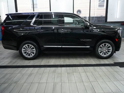 Used 2024 GMC Yukon SLT w/ SLT Luxury Package AWD/4WD image 5