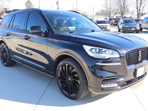 Used 2022 Lincoln Aviator Reserve w/ Equipment Group 201A image 3
