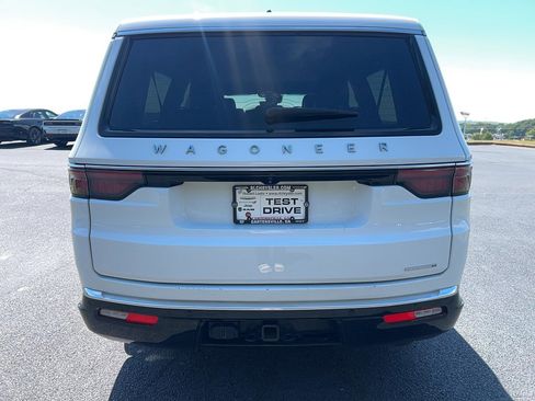 Used 2024 Jeep Wagoneer L Series II w/ Flexible Seating Group AWD/4WD image 6