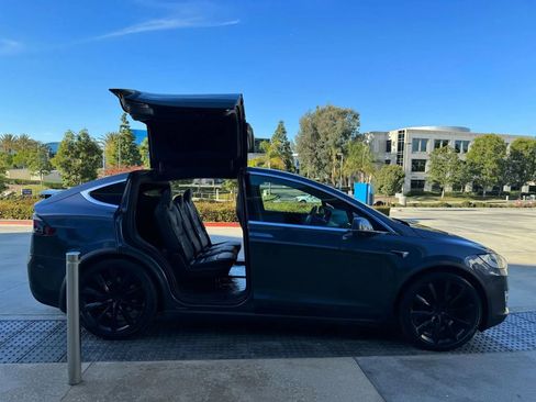 Used 2019 Tesla Model X Long Range image 7