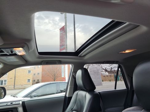 Used 2010 Toyota 4Runner Limited image 19