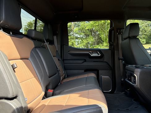 Used 2024 Chevrolet Silverado 1500 High Country w/ Technology Package AWD/4WD image 11