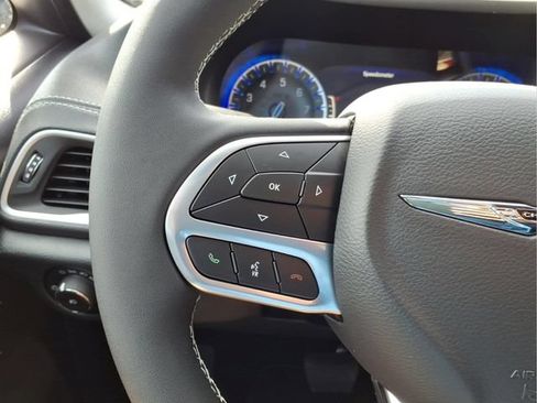 New 2026 Chrysler Pacifica Select AWD/4WD image 24