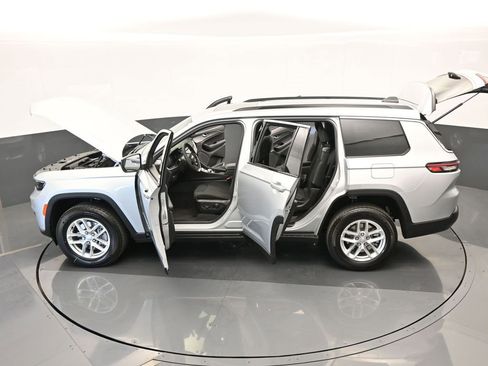 Used 2024 Jeep Grand Cherokee L Laredo image 56