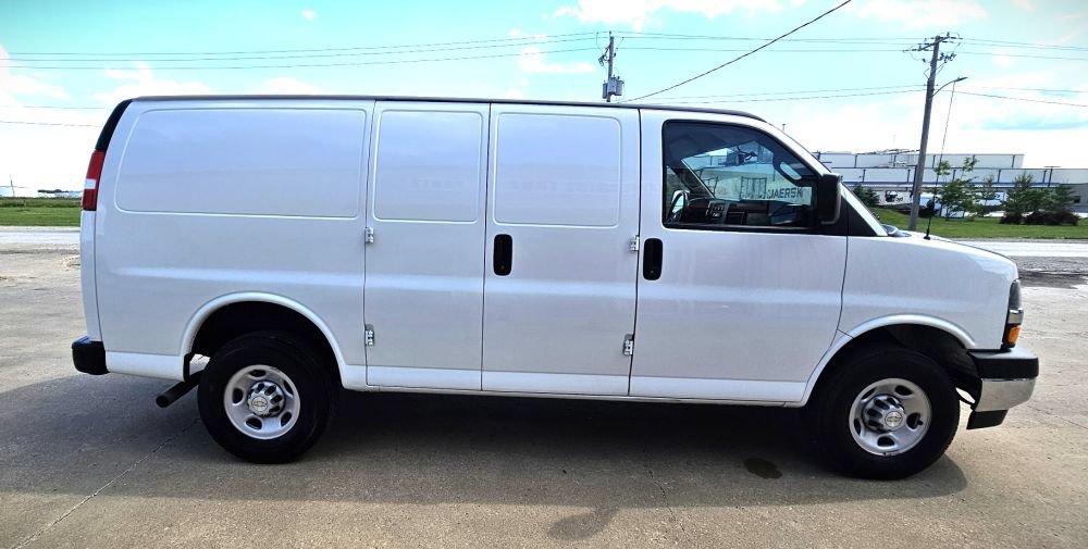 Used 2023 Chevrolet Express 2500 w/ Driver Convenience Package RWD image 5