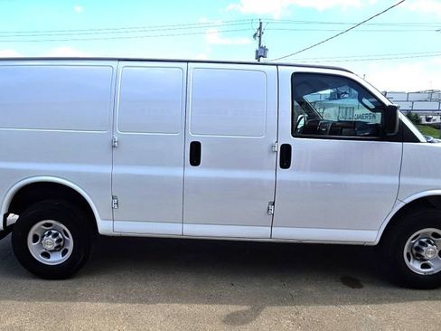 Used 2023 Chevrolet Express 2500 w/ Driver Convenience Package RWD image 5