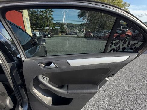 Used 2014 Volkswagen Jetta SE FWD image 35