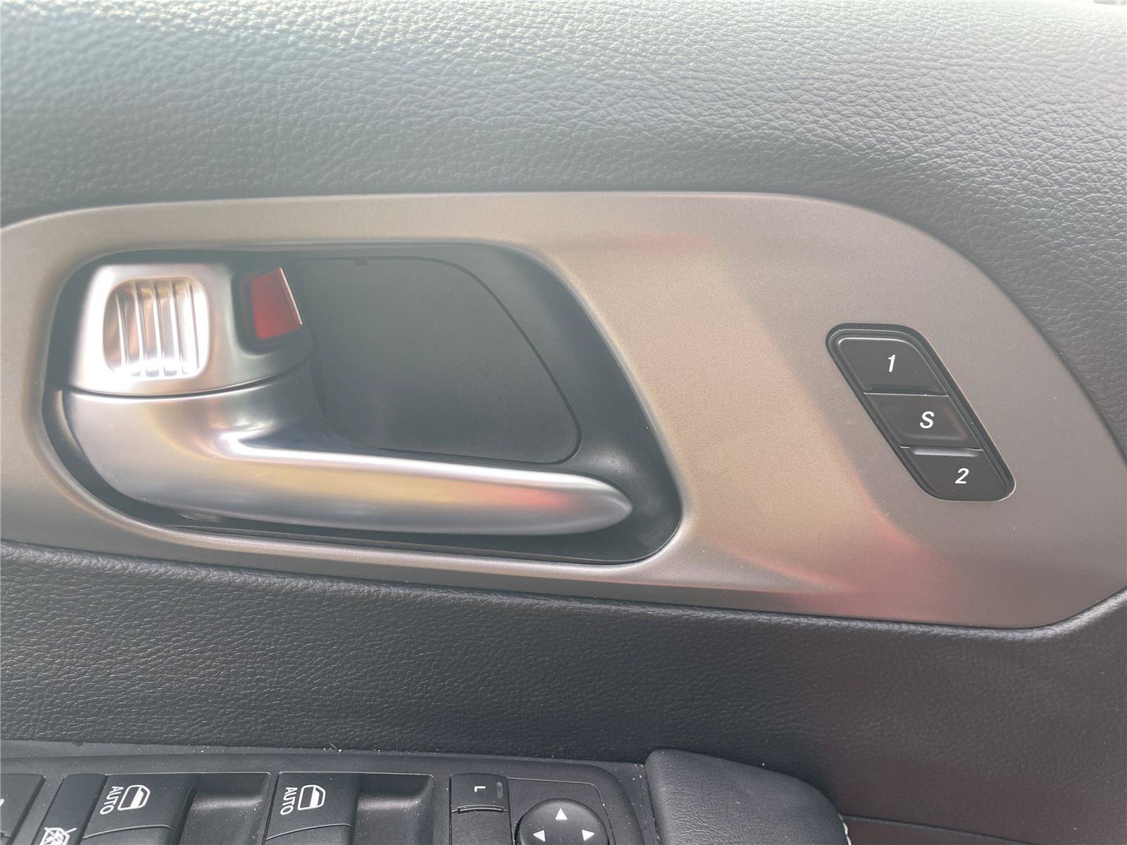 Used 2025 Chrysler Pacifica Select FWD image 11