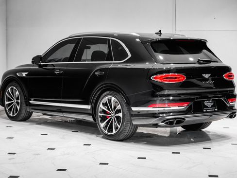 Used 2022 Bentley Bentayga V8 image 3