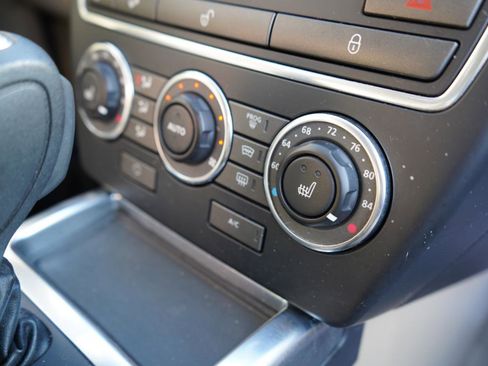 Used 2013 Land Rover LR2 image 41