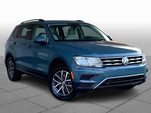 Used 2019 Volkswagen Tiguan SE w/ Panoramic Sunroof Package image 2