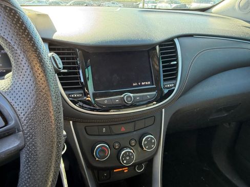 Used 2020 Chevrolet Trax LS FWD image 20