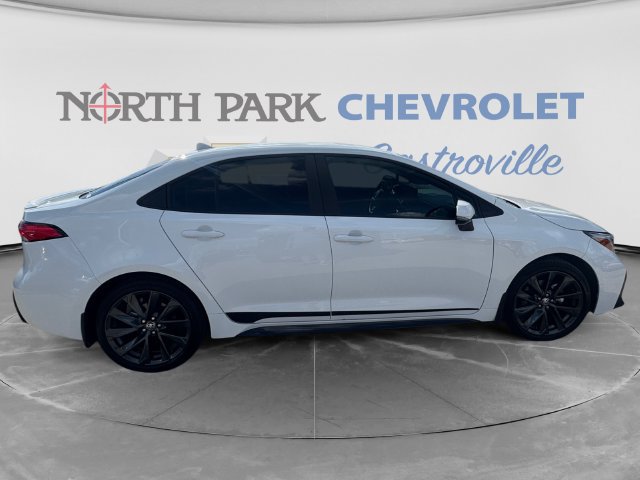 Used 2025 Toyota Corolla SE FWD image 2