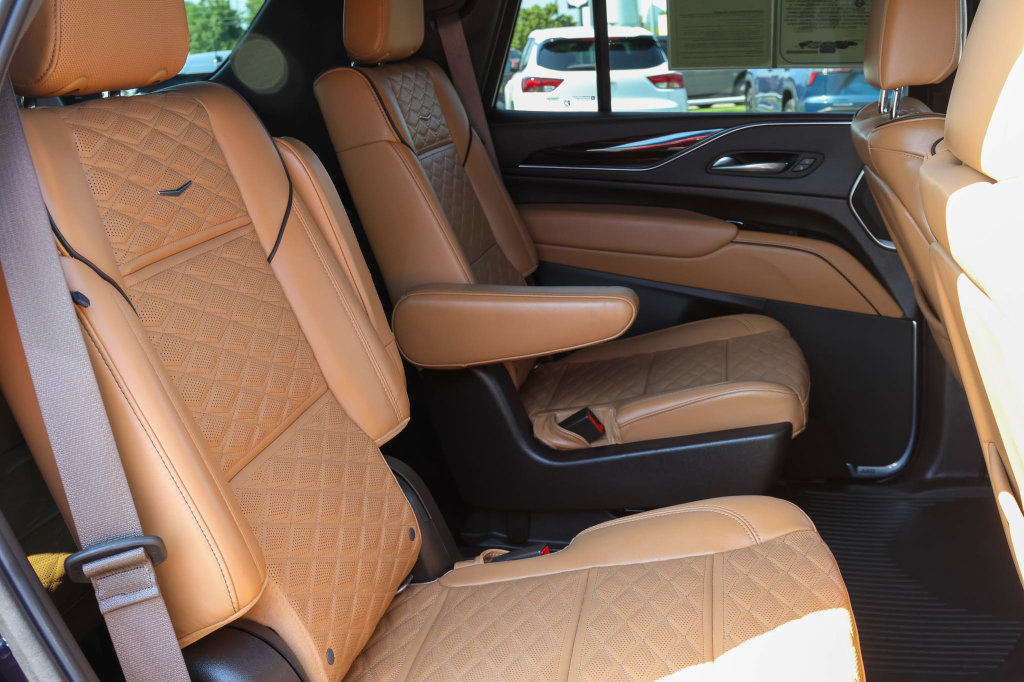 Used 2022 Cadillac Escalade Sport w/ Touring Package AWD/4WD image 24