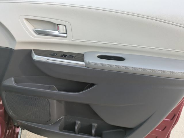 Used 2024 Toyota Sienna Limited FWD image 33