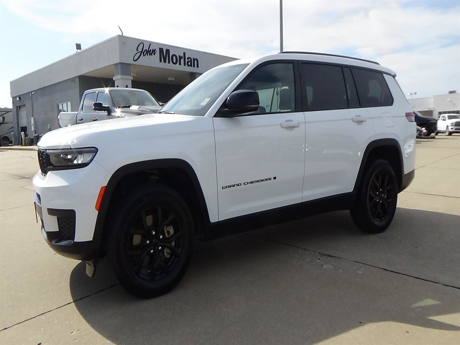 Certified 2025 Jeep Grand Cherokee L Altitude AWD/4WD image 2