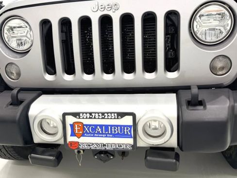 Used 2014 Jeep Wrangler Unlimited Sahara w/ Max Tow Package AWD/4WD image 14