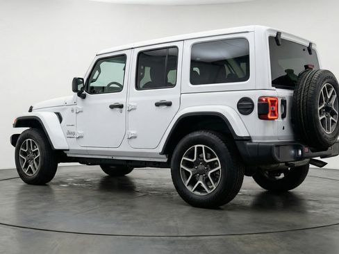 Used 2025 Jeep Wrangler Unlimited Sahara AWD/4WD image 6