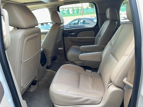 Used 2012 Chevrolet Suburban LTZ AWD/4WD image 17