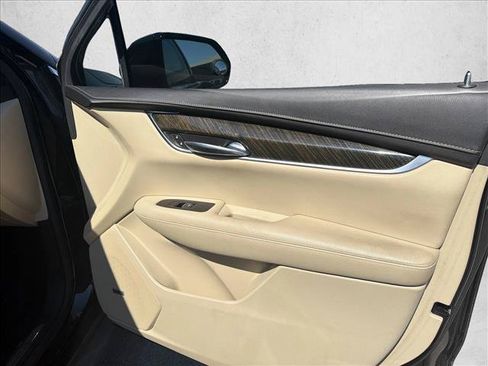 Used 2017 Cadillac XT5 FWD image 22