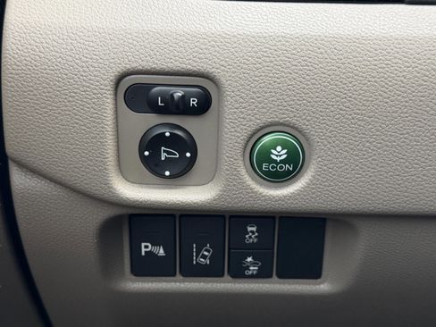 Used 2018 Honda Pilot Touring image 26