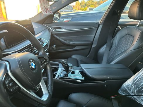 Used 2022 BMW 530i xDrive w/ Convenience Package image 11