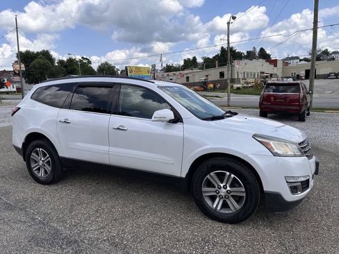 Used 2017 Chevrolet Traverse LT AWD/4WD image 4