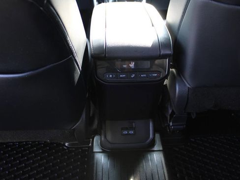 Used 2022 Toyota Highlander XSE image 13