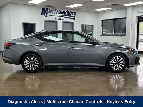Used 2024 Nissan Altima 2.5 SV FWD image 4