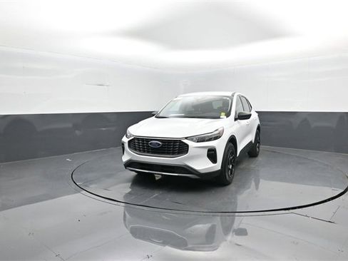 Certified 2024 Ford Escape Active image 3