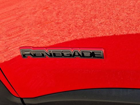 Used 2023 Jeep Renegade Latitude image 31