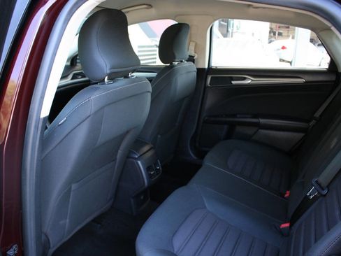 Used 2018 Ford Fusion SE w/ Fusion SE Technology Package FWD image 24