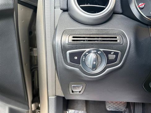 Used 2020 Mercedes-Benz GLC 300 4MATIC image 35