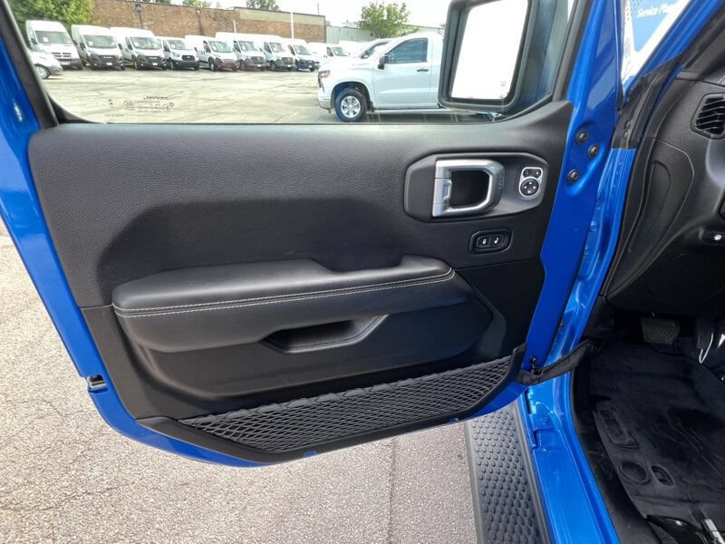 Used 2023 Jeep Wrangler Unlimited Sahara w/ Cold Weather Group AWD/4WD image 15