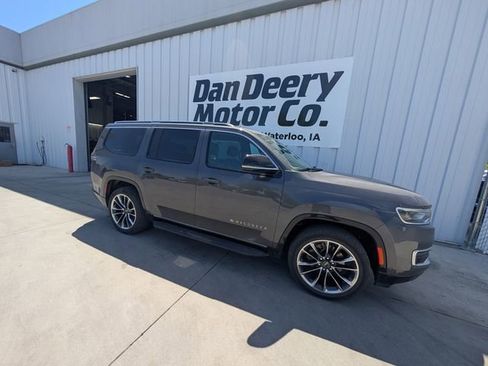 Used 2023 Jeep Wagoneer Series II w/ Premium Group I AWD/4WD image 22