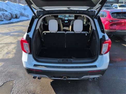 Used 2023 Ford Explorer Platinum w/ Technology Package image 18