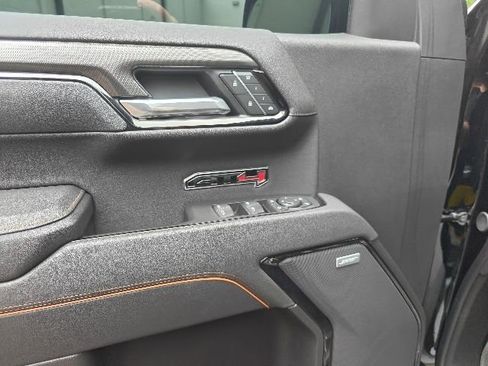 Used 2025 GMC Sierra 1500 AT4 w/ Technology Package AWD/4WD image 12