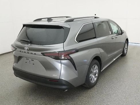New 2026 Toyota Sienna XLE FWD image 8